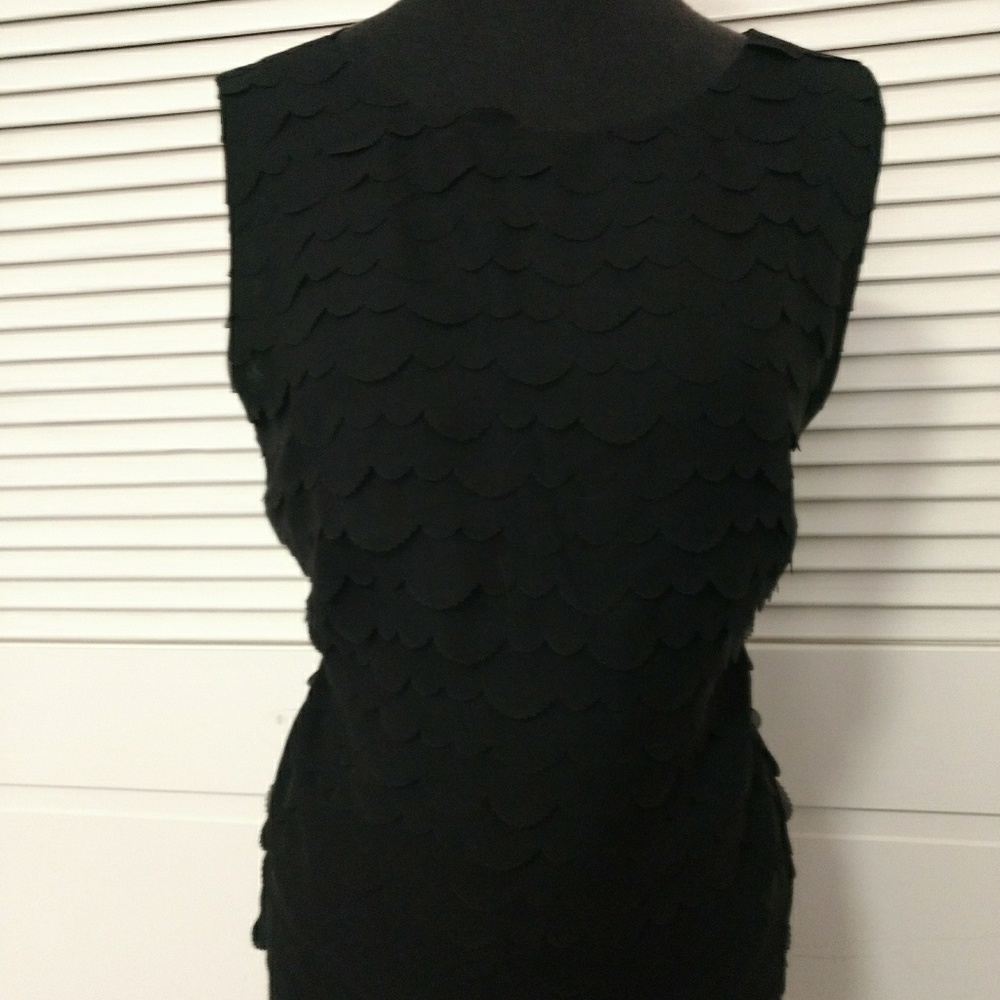Black sleeveless scallop blouse